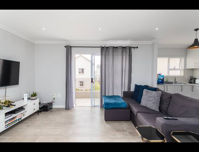 1 BEDROOM SECTIONAL TITLE SOLD IN SUNNINGDALE